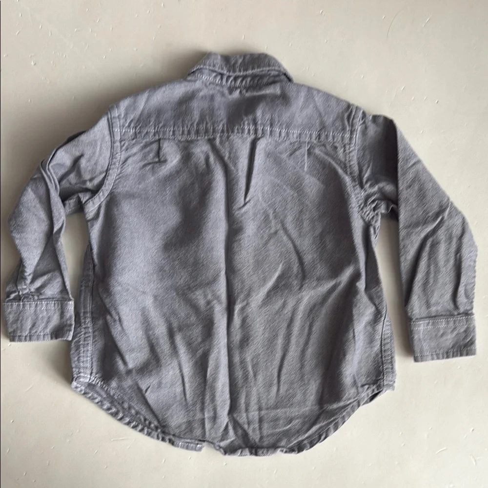 The Children's Place Light Gray Button-Down Boys Shirt 12-18 Months